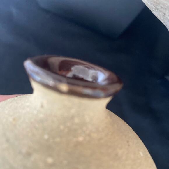 Set of 2 Mexican Mid 20th Century Sand Finish Pottery Vases. Hand painted. - Picture 9 of 10